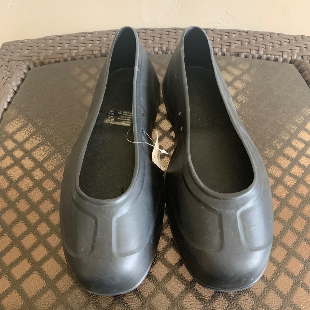 SafeTStep men's oil & slip resistant rubber shoes size 7-8